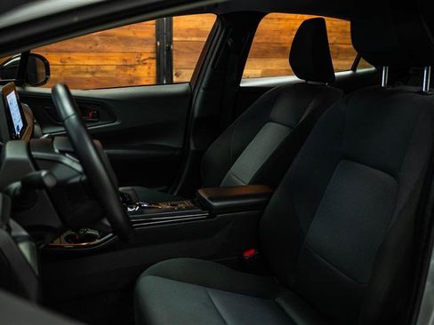Used 2024 Toyota Prius LE image 9