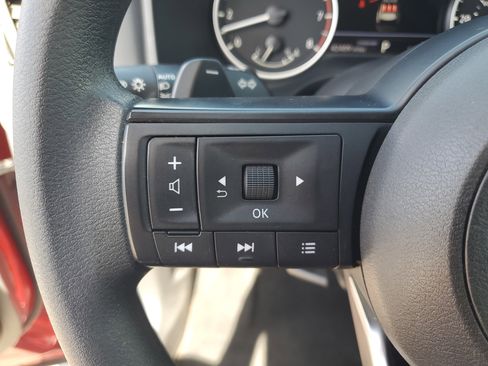 Certified 2024 Nissan Rogue SV FWD image 18