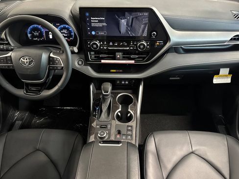 New 2026 Toyota Highlander Limited AWD/4WD image 16