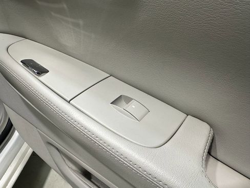 Used 2010 Cadillac DTS Luxury image 15