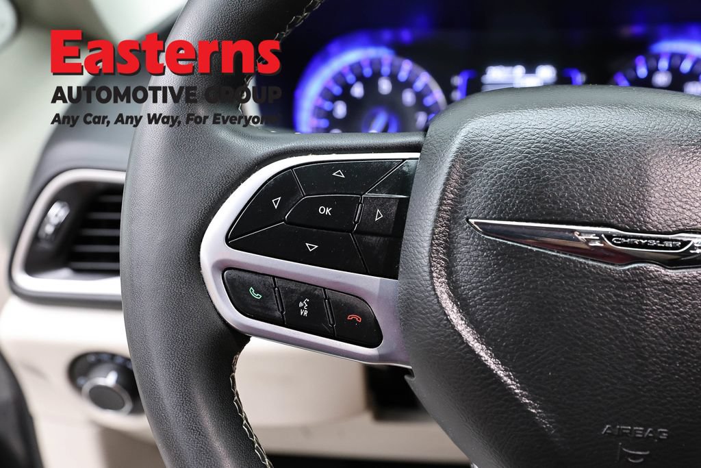 Used 2022 Chrysler Voyager LX FWD image 16