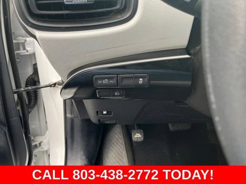 Used 2021 Toyota Prius L Eco FWD image 27