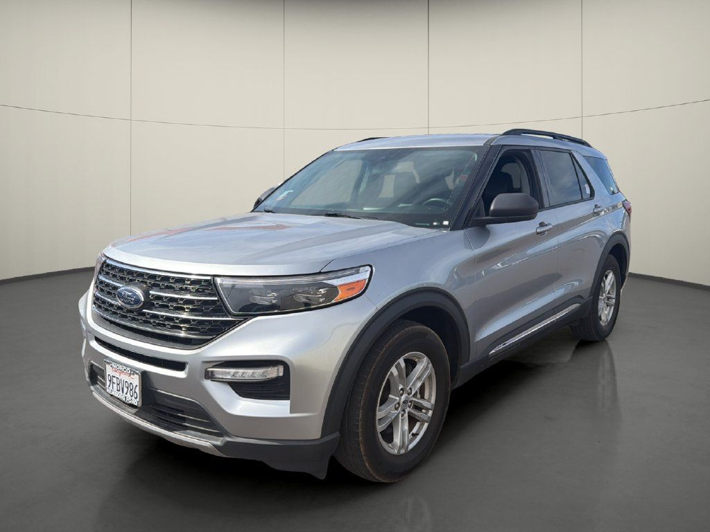 Used 2023 Ford Explorer XLT w/ Equipment Group 202A RWD image 3