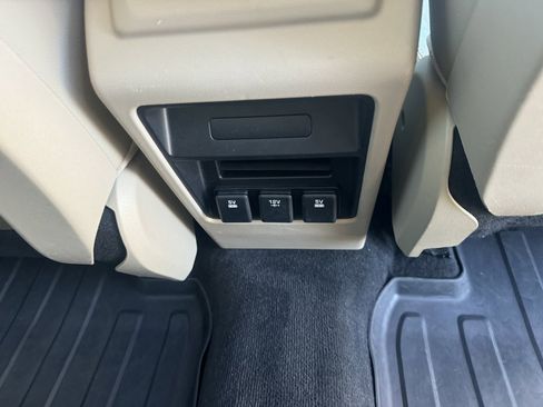 Used 2016 Land Rover Discovery Sport HSE image 11