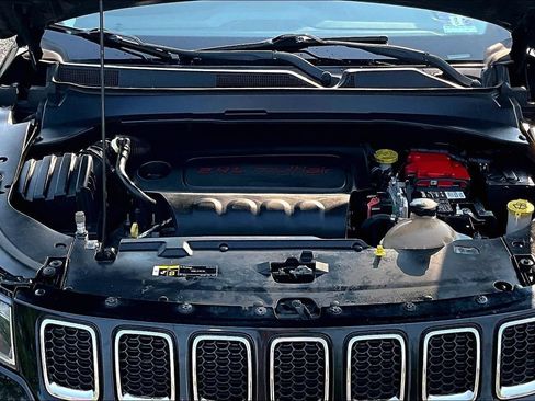 Used 2019 Jeep Compass Latitude w/ Popular Equipment Group AWD/4WD image 39