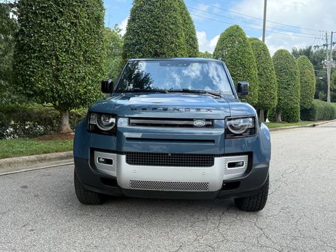 Used 2020 Land Rover Defender 110 SE image 3