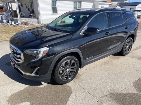 Used 2020 GMC Terrain SLT w/ Preferred Package AWD/4WD image 2