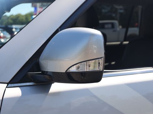 Used 2024 Nissan Armada SV RWD image 27
