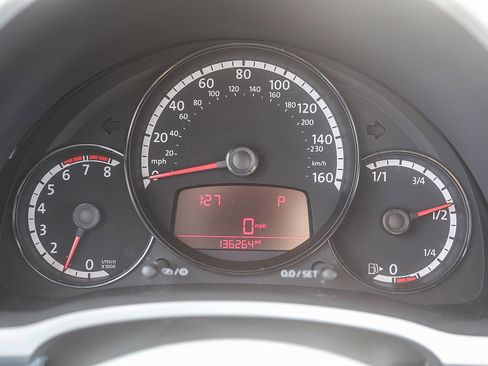 Used 2013 Volkswagen Beetle 2.5 image 6