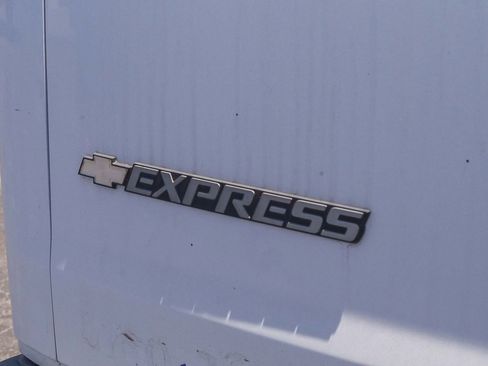 Used 2008 Chevrolet Express 2500 RWD image 11