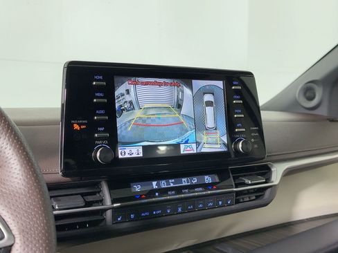 Used 2023 Toyota Sienna Platinum image 24