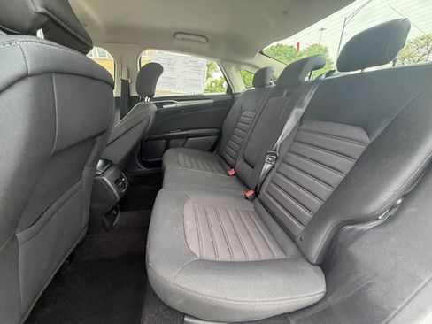 Used 2019 Ford Fusion SE FWD image 16