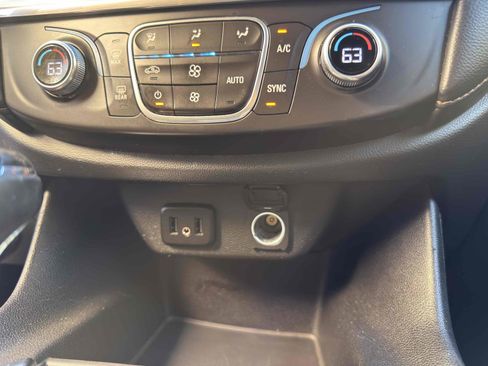 Used 2018 Chevrolet Traverse LT w/ LPO, Black Accent Package image 46