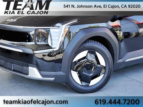 Certified 2024 Kia EV9 Light Long Range RWD image 3