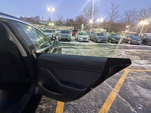 Used 2020 Tesla Model 3 Standard Range image 29