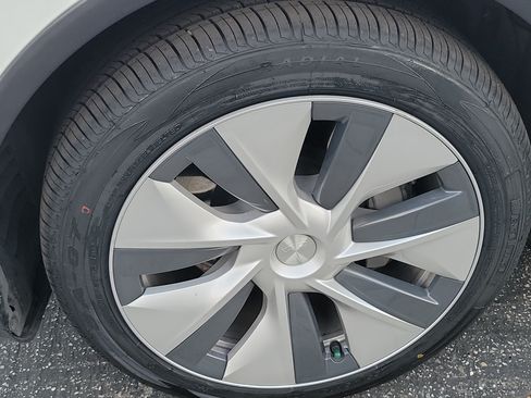 Used 2020 Tesla Model Y Long Range AWD/4WD image 7
