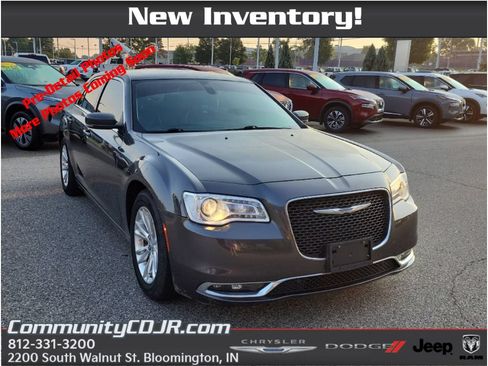 Used 2021 Chrysler 300 Touring L RWD image 1