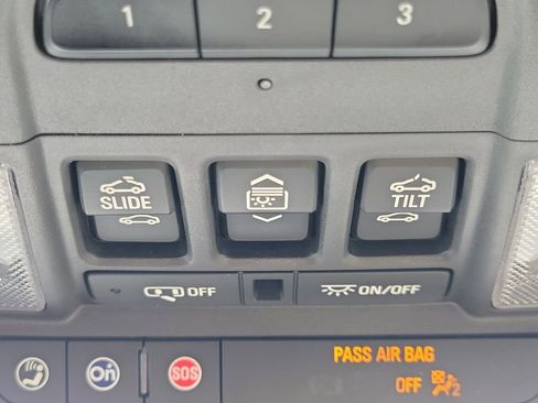 Used 2023 Chevrolet Traverse LT w/ LT Premium Package image 36