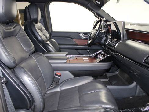 Used 2023 Lincoln Navigator Reserve AWD/4WD image 30