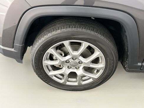 Used 2022 Jeep Compass Latitude image 11