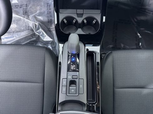 Used 2025 Toyota Prius LE image 20