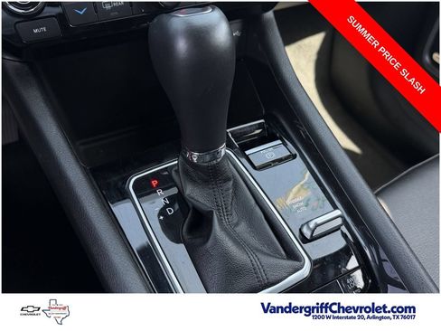 Used 2025 Jeep Compass Latitude w/ Sun & Sound Group AWD/4WD image 18