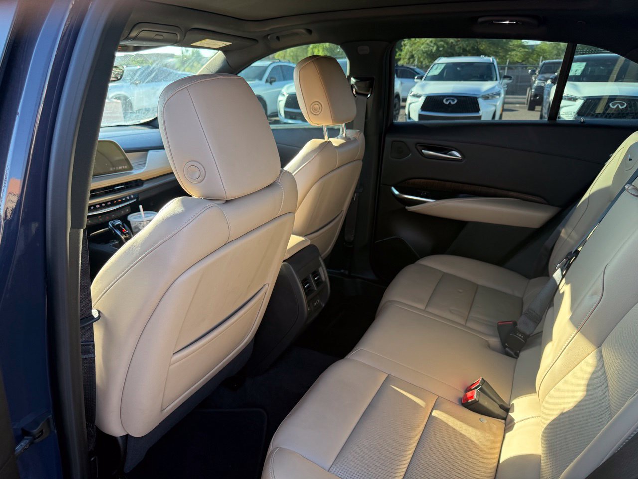 Used 2024 Cadillac XT4 Premium Luxury w/ Technology Package AWD/4WD image 11