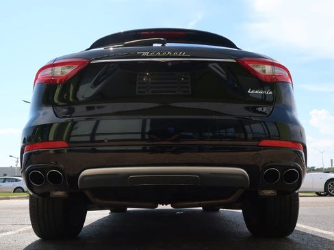 Used 2017 Maserati Levante w/ Luxury Package image 8