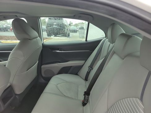 Used 2021 Toyota Camry SE image 9