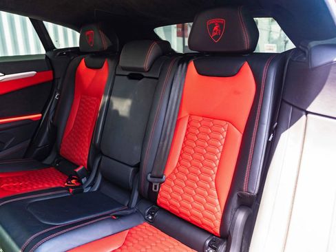 Used 2020 Lamborghini Urus AWD/4WD image 37
