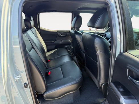 Used 2023 Toyota Tacoma TRD Off-Road w/ TRD Premium Off Road Package AWD/4WD image 18