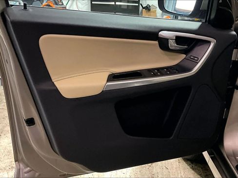 Used 2016 Volvo XC60 T6 w/ Proximity Package image 22