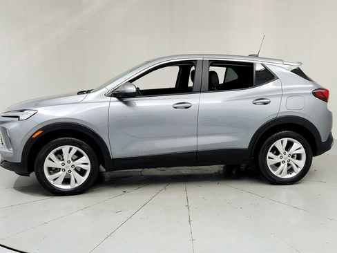 Used 2024 Buick Encore GX Preferred image 2