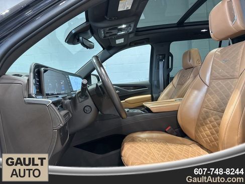 Used 2023 Cadillac Escalade ESV Premium Luxury AWD/4WD image 13