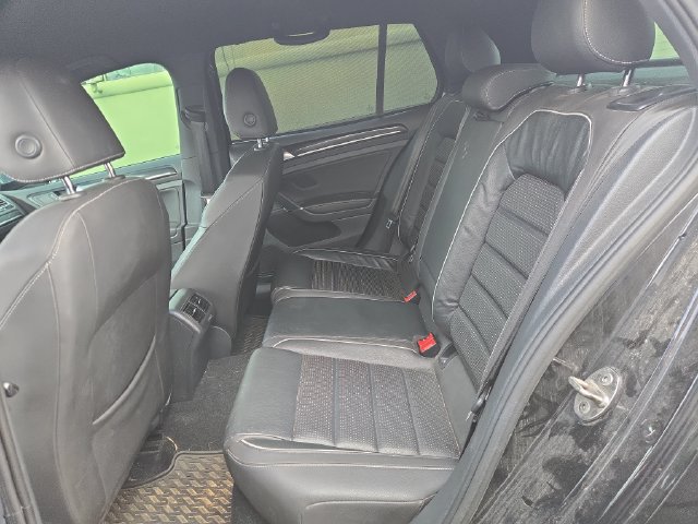 Used 2018 Volkswagen Golf R 4-Door AWD/4WD image 11