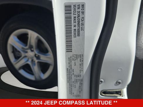 Used 2024 Jeep Compass Latitude AWD/4WD image 33