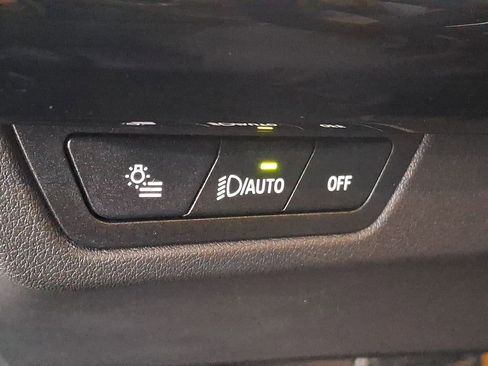 Used 2025 BMW X2 xDrive28i w/ Premium Package image 23