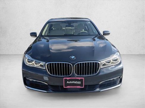 Used 2017 BMW 750i xDrive AWD/4WD image 2