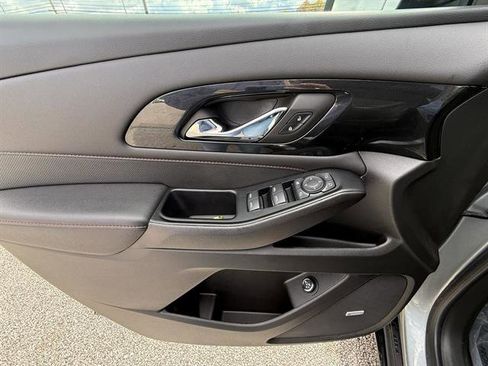 Certified 2023 Chevrolet Traverse RS image 12