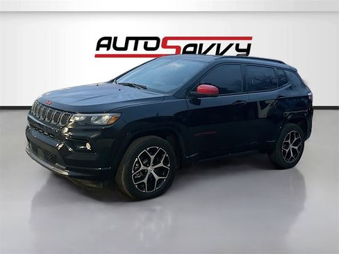 Used 2023 Jeep Compass Limited image 3