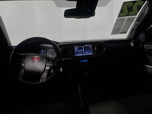 Used 2022 Toyota Tacoma TRD Sport w/ Technology Package image 30