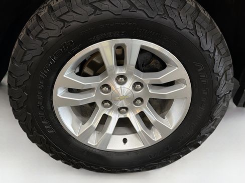 Used 2020 Chevrolet Suburban LT AWD/4WD image 11