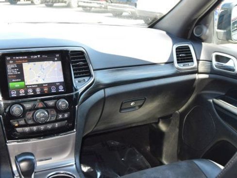 Used 2020 Jeep Grand Cherokee Laredo AWD/4WD image 26