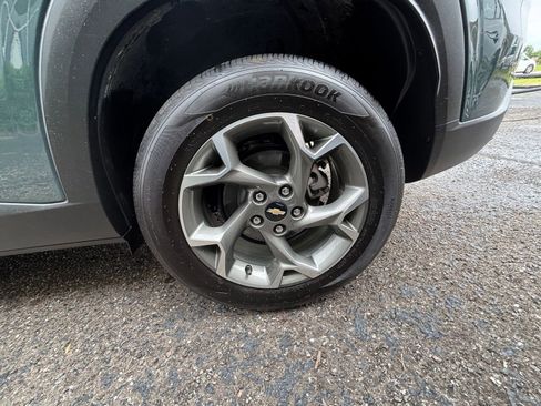 Used 2025 Chevrolet Trax LT w/ LT Convenience Package FWD image 29