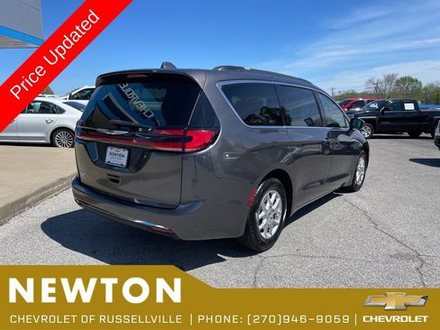 Used 2022 Chrysler Pacifica Touring-L FWD image 49