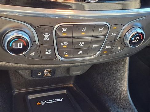 Used 2023 Chevrolet Traverse RS image 20