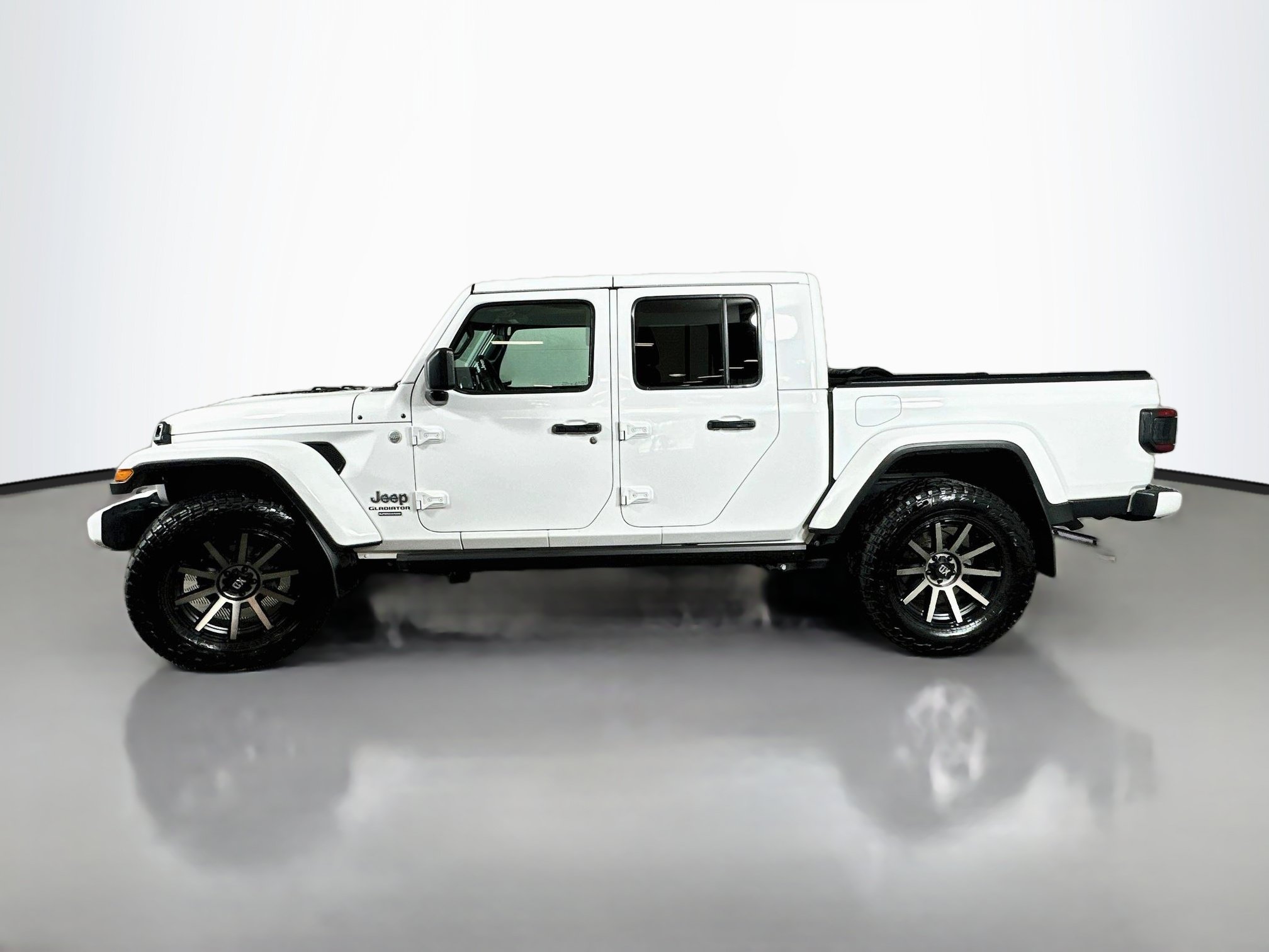 Used 2020 Jeep Gladiator Overland AWD/4WD image 4