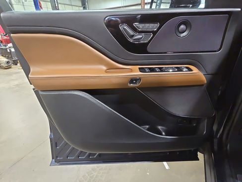 Used 2022 Lincoln Aviator Reserve w/ Elements Package Plus image 28