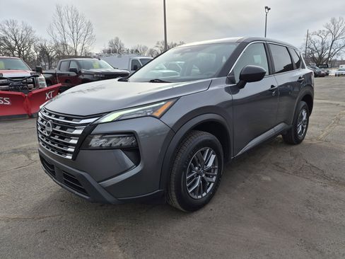 Used 2024 Nissan Rogue S image 4