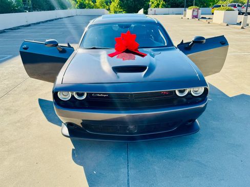 Used 2016 Dodge Challenger SRT w/ Technology Group image 45
